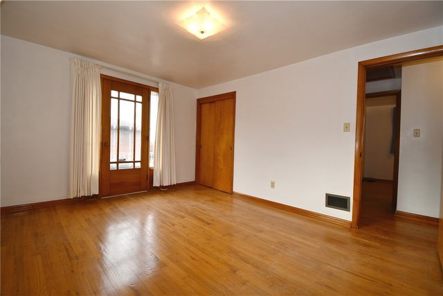 1528 Oneida Dr, Jefferson Hills, PA 15025