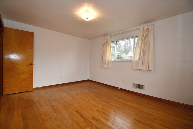 1528 Oneida Dr, Jefferson Hills, PA 15025