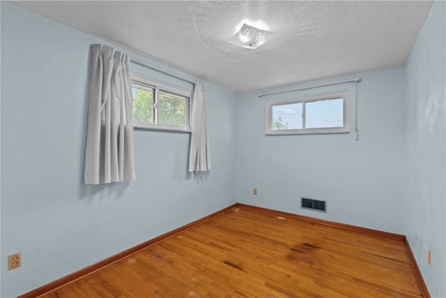 1528 Oneida Dr, Jefferson Hills, PA 15025