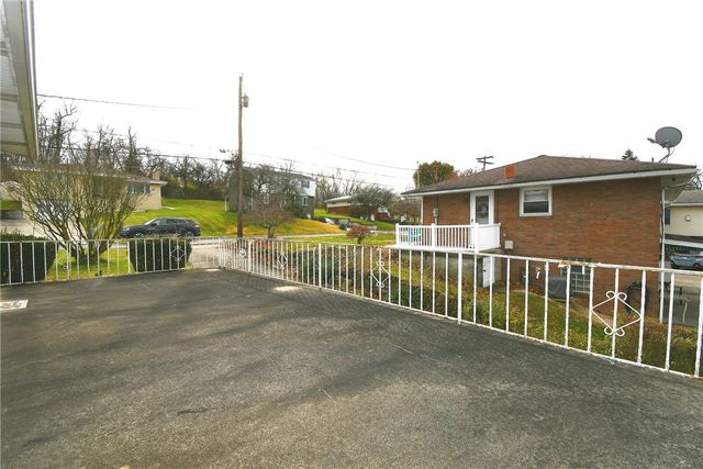 1528 Oneida Dr, Jefferson Hills, PA 15025