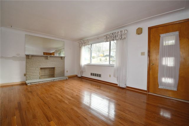 1528 Oneida Dr, Jefferson Hills, PA 15025