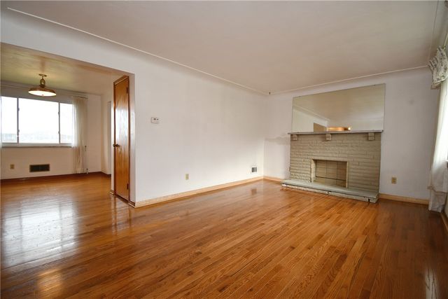 1528 Oneida Dr, Jefferson Hills, PA 15025