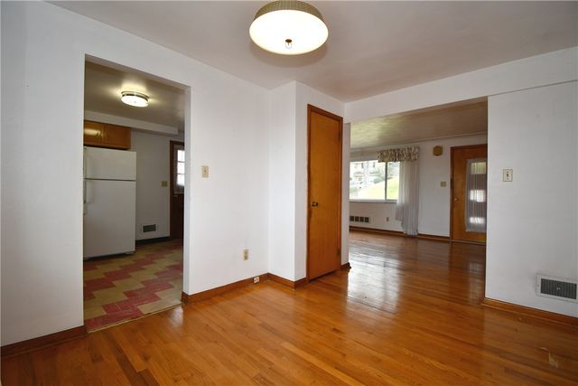 1528 Oneida Dr, Jefferson Hills, PA 15025