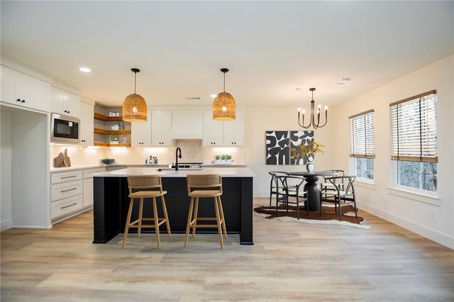 8 Eddleston Lane, Bella Vista, AR 72715