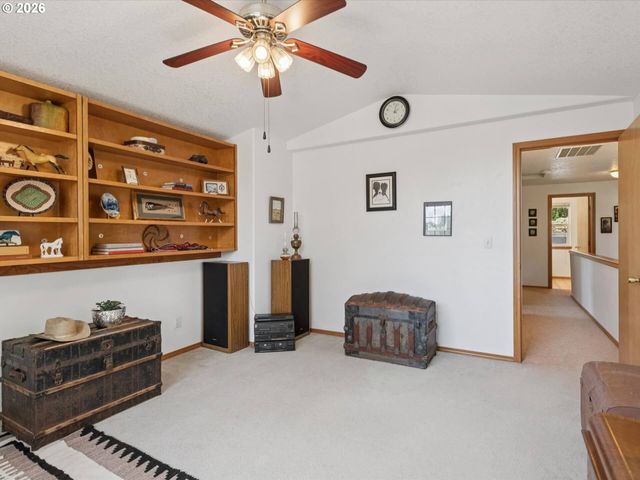 608 Se 18TH Ave, Hillsboro, OR 97123