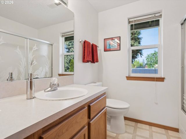 608 Se 18TH Ave, Hillsboro, OR 97123