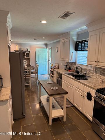 836 Cherry Ridge Drive, Clinton, MS 39056