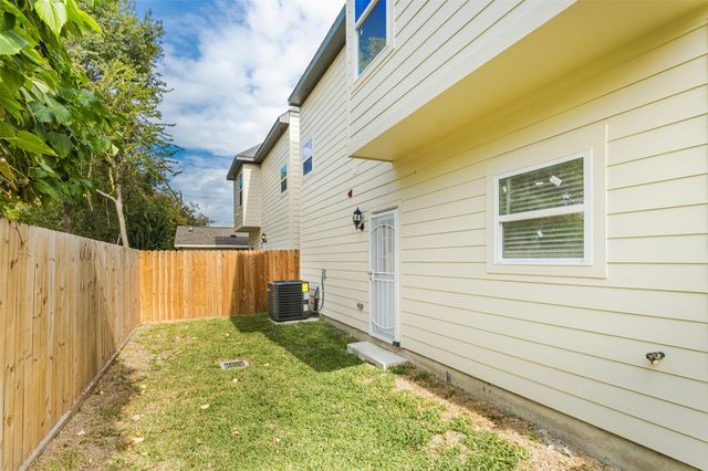 8923 De Priest Street, Houston, TX 77088