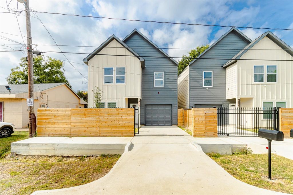 8923 De Priest Street, Houston, TX 77088