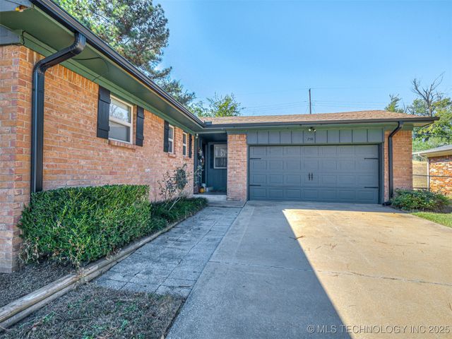 758 N Moccasin Place, Sapulpa, OK 74066