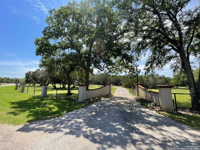 450 Georg Oaks, Bulverde, TX 78163