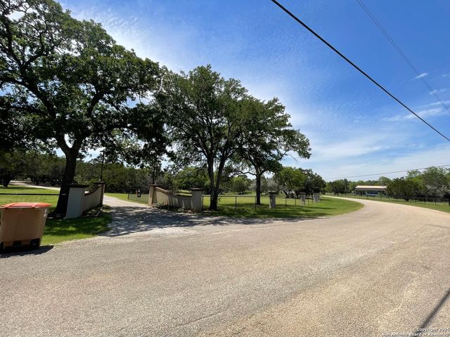 450 Georg Oaks, Bulverde, TX 78163