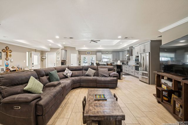 450 Georg Oaks, Bulverde, TX 78163