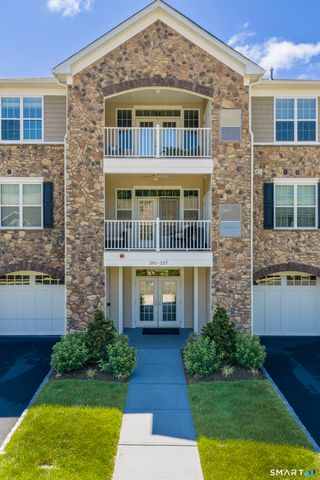 232 Brookside Court 232, Newtown, CT 06470