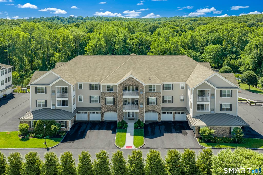 232 Brookside Court 232, Newtown, CT 06470