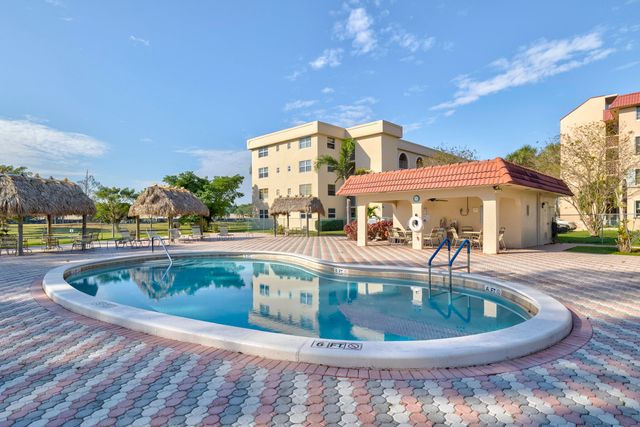 3160 Holiday Springs Boulevard 7-112, Margate, FL 33063