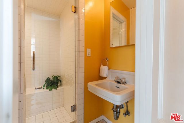 222 W Hillsdale Street, Inglewood, CA 90302