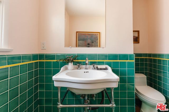 222 W Hillsdale Street, Inglewood, CA 90302