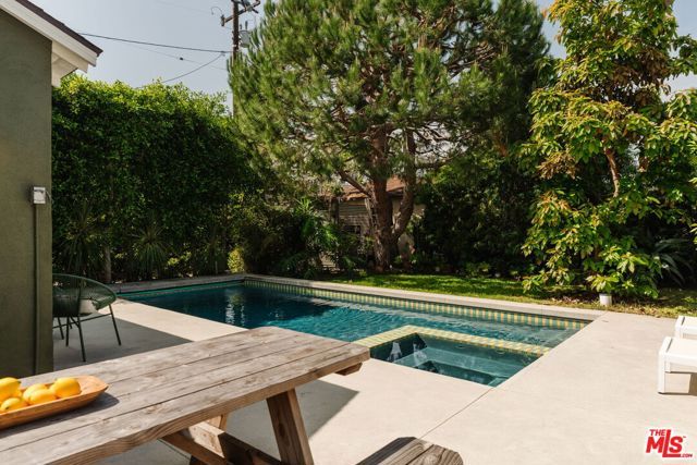 222 W Hillsdale Street, Inglewood, CA 90302