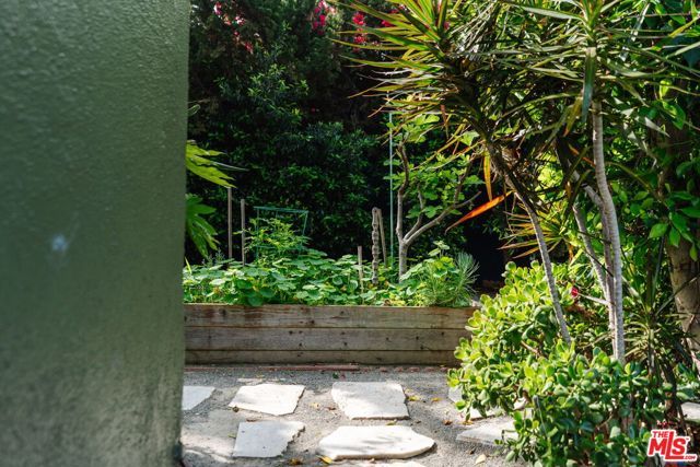 222 W Hillsdale Street, Inglewood, CA 90302