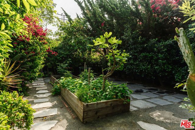 222 W Hillsdale Street, Inglewood, CA 90302