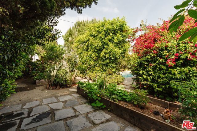 222 W Hillsdale Street, Inglewood, CA 90302