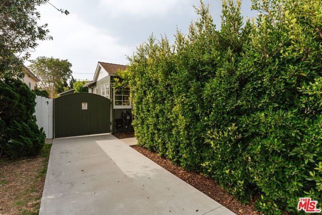 222 W Hillsdale Street, Inglewood, CA 90302