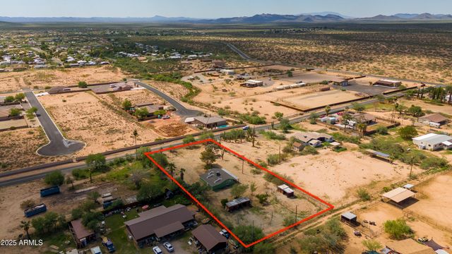 22810 W ROADRUNNER Lane, Congress, AZ 85332