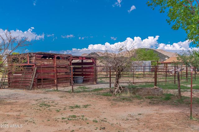 22810 W ROADRUNNER Lane, Congress, AZ 85332