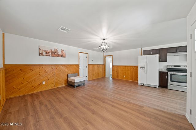 22810 W ROADRUNNER Lane, Congress, AZ 85332