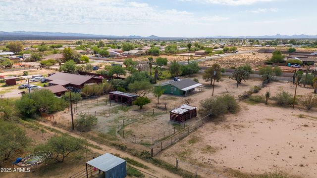 22810 W ROADRUNNER Lane, Congress, AZ 85332