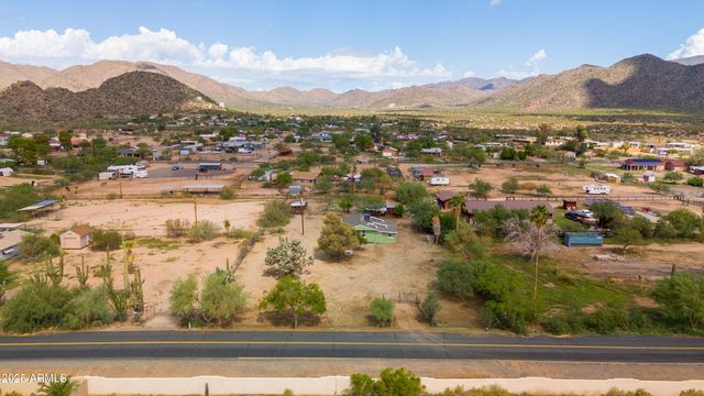 22810 W ROADRUNNER Lane, Congress, AZ 85332