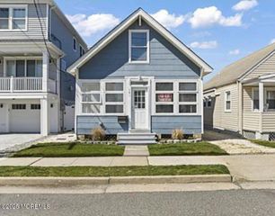 191 3rd Avenue, unit 2, Manasquan, NJ 08736