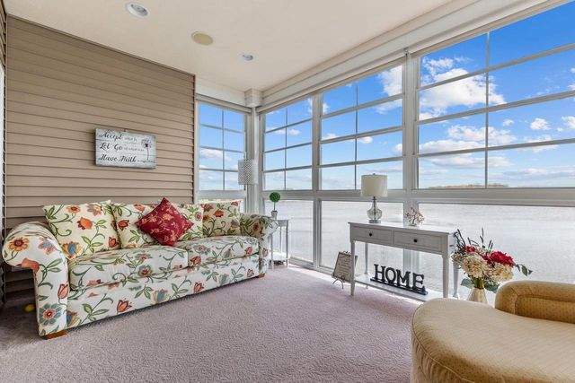 1355 PRAIRIE LAKE CIRCLE, Neenah, WI 54956