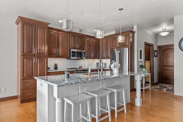 1355 PRAIRIE LAKE CIRCLE, Neenah, WI 54956
