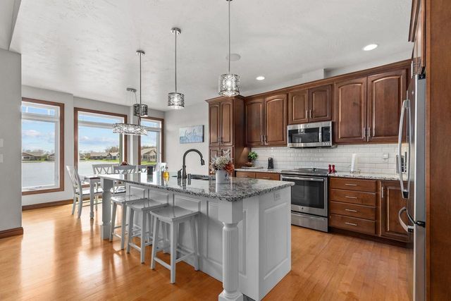 1355 PRAIRIE LAKE CIRCLE, Neenah, WI 54956