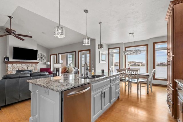 1355 PRAIRIE LAKE CIRCLE, Neenah, WI 54956