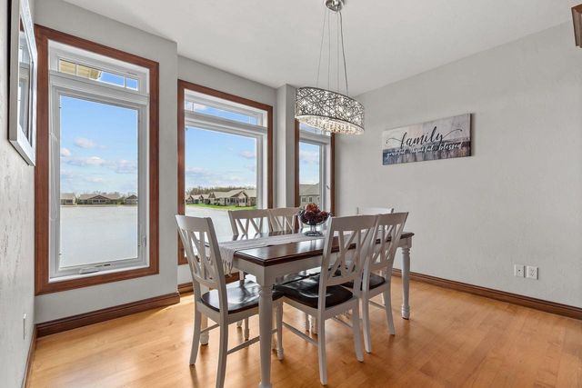 1355 PRAIRIE LAKE CIRCLE, Neenah, WI 54956