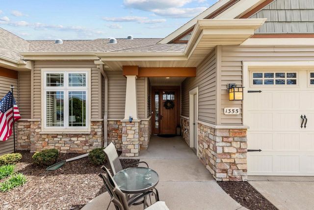 1355 PRAIRIE LAKE CIRCLE, Neenah, WI 54956