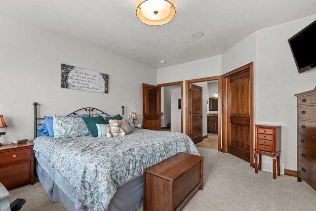 1355 PRAIRIE LAKE CIRCLE, Neenah, WI 54956