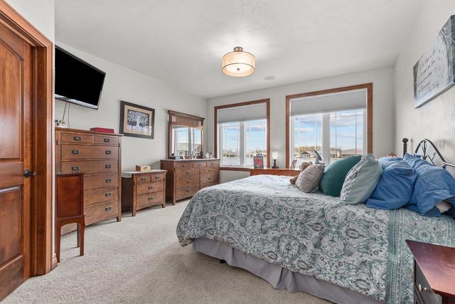 1355 PRAIRIE LAKE CIRCLE, Neenah, WI 54956