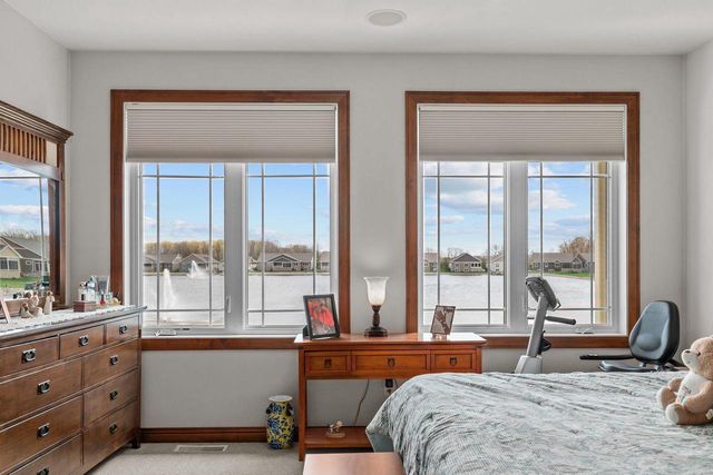 1355 PRAIRIE LAKE CIRCLE, Neenah, WI 54956