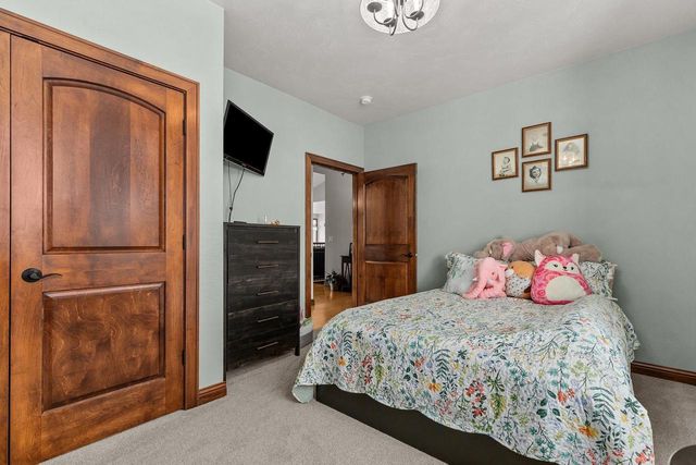 1355 PRAIRIE LAKE CIRCLE, Neenah, WI 54956