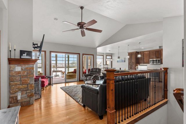 1355 PRAIRIE LAKE CIRCLE, Neenah, WI 54956
