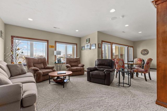 1355 PRAIRIE LAKE CIRCLE, Neenah, WI 54956