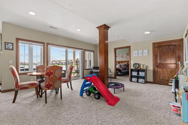 1355 PRAIRIE LAKE CIRCLE, Neenah, WI 54956