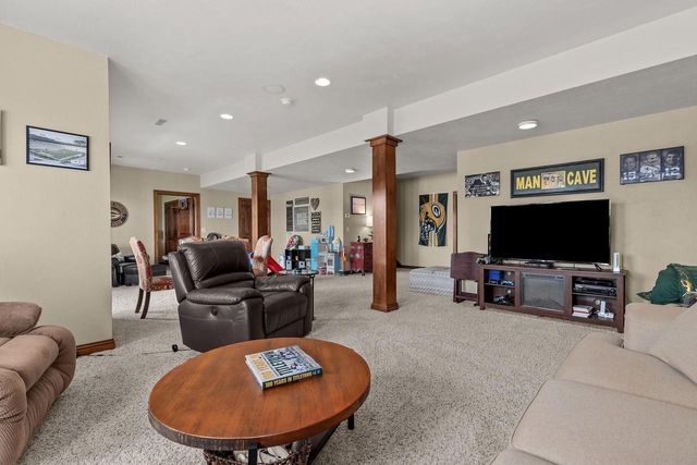 1355 PRAIRIE LAKE CIRCLE, Neenah, WI 54956