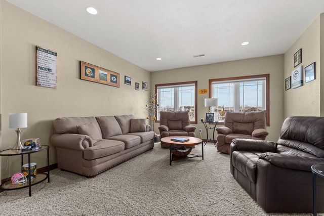 1355 PRAIRIE LAKE CIRCLE, Neenah, WI 54956