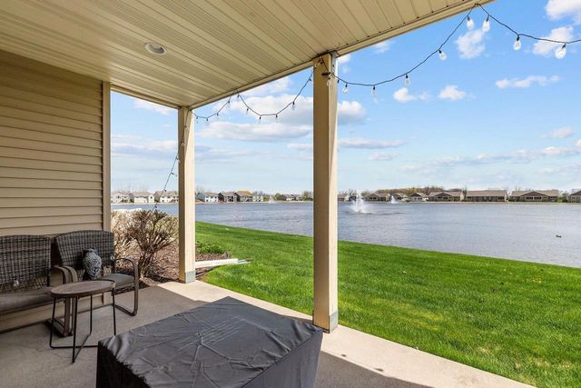 1355 PRAIRIE LAKE CIRCLE, Neenah, WI 54956