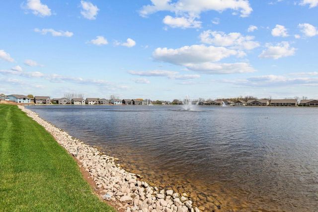 1355 PRAIRIE LAKE CIRCLE, Neenah, WI 54956